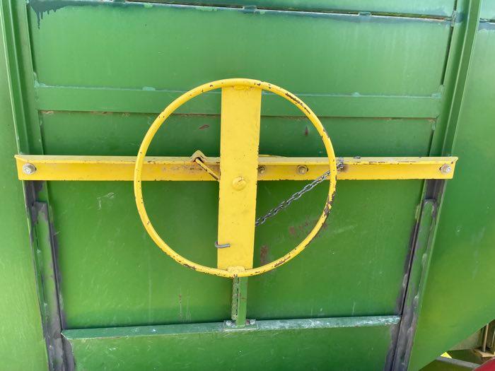 DEMCO GRAVITY WAGON W/AUGER