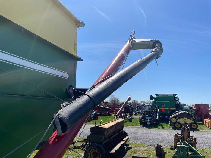 DEMCO GRAVITY WAGON W/AUGER