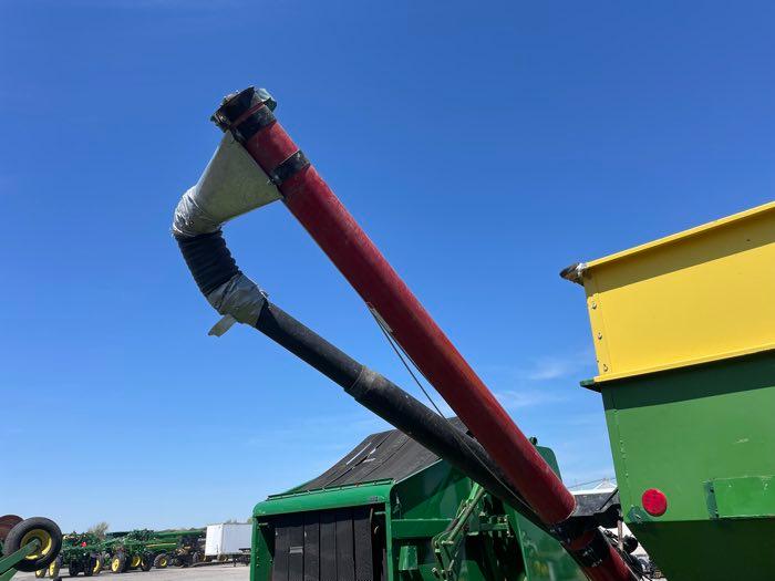 DEMCO GRAVITY WAGON W/AUGER