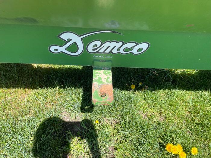 DEMCO GRAVITY WAGON W/AUGER