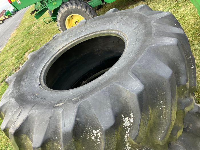 COMBINE TIRES 30.5-32