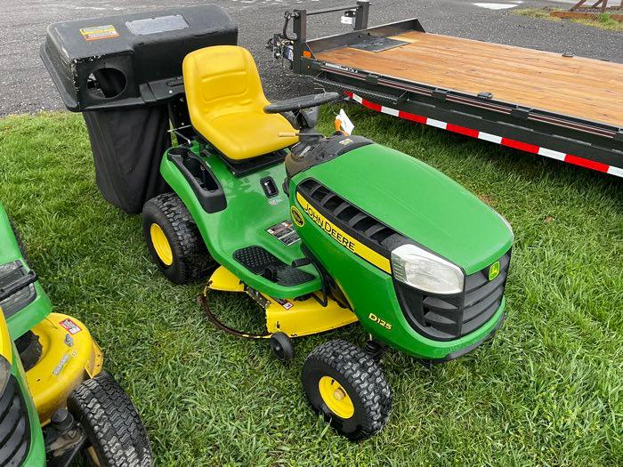 2015 JD D125 LAWN MOWER #1GX0125ECEF600348