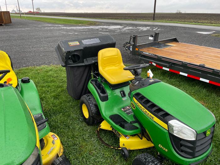 2015 JD D125 LAWN MOWER #1GX0125ECEF600348