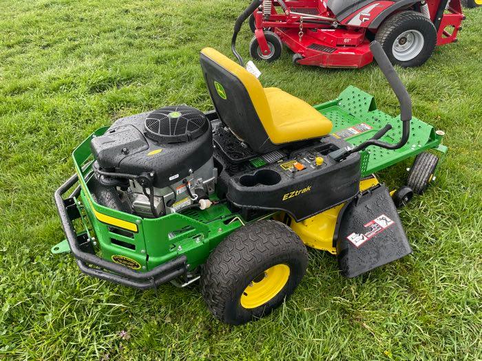 2013 JD Z235 LAWN MOWER #1M0Z235AVDM136914