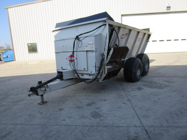 Knight 8132 Slinger Spreader