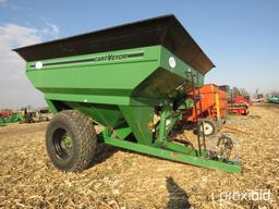UFT 660 BU BELT CONVEYOR GRAIN CART