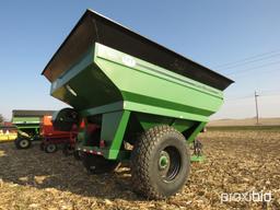 UFT 660 BU BELT CONVEYOR GRAIN CART