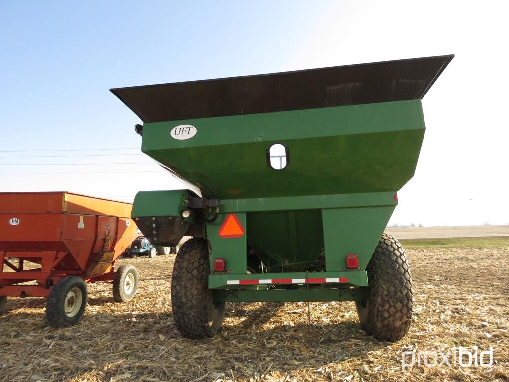 UFT 660 BU BELT CONVEYOR GRAIN CART