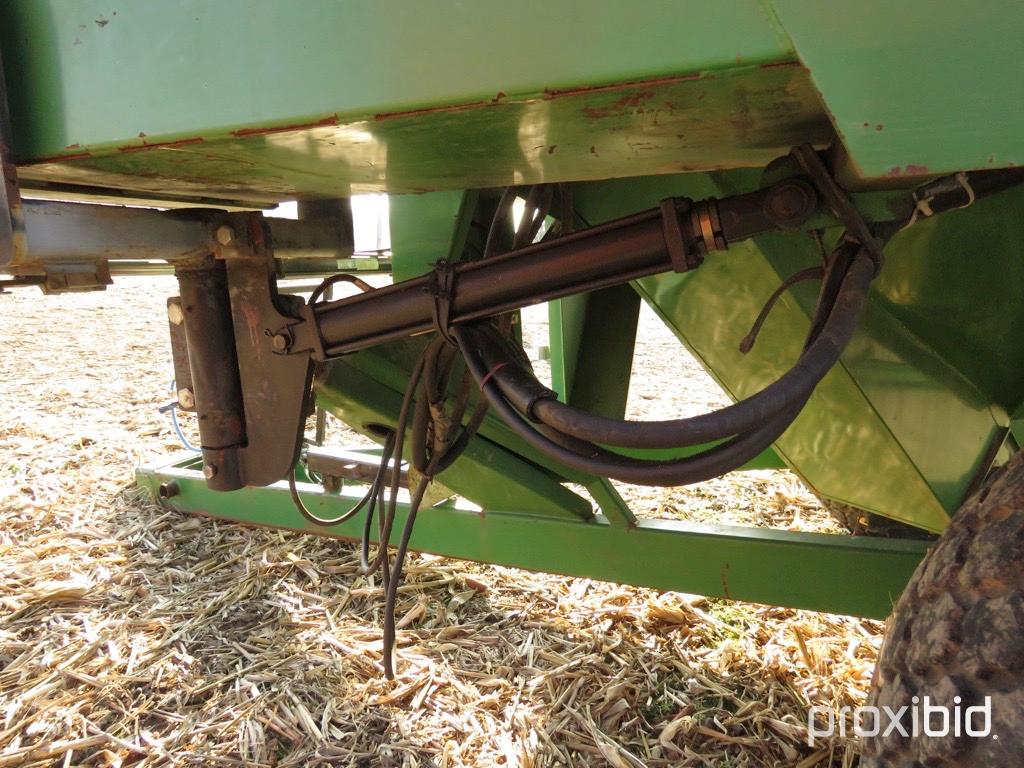UFT 660 BU BELT CONVEYOR GRAIN CART
