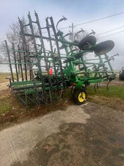 JD 980 FIELD CULTIVATOR W/ SPIKE BAR HARROW, 24'