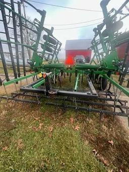 JD 980 FIELD CULTIVATOR W/ SPIKE BAR HARROW, 24'