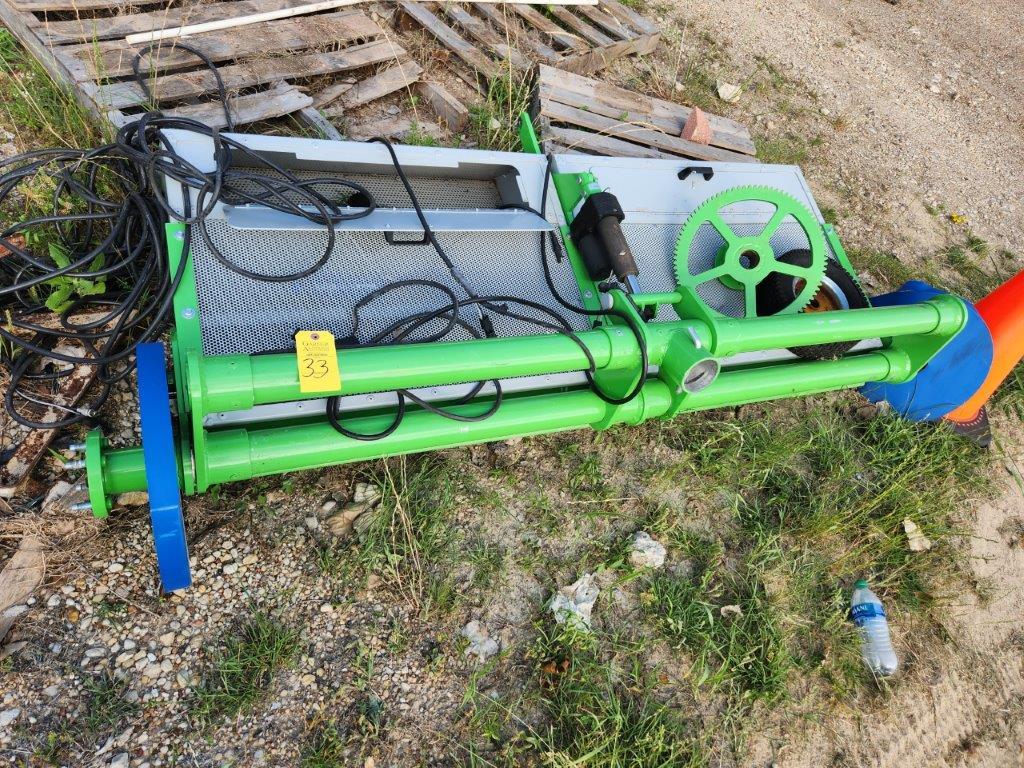 Green Turf Sweeper - Broken, Doesn't work