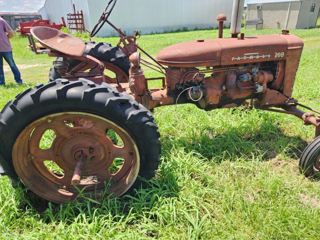 200 McCormick Farmall Tractor- Narrow Front