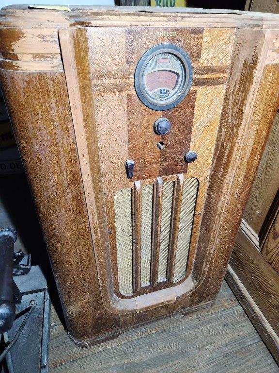 Philco Vintage Tube Radio