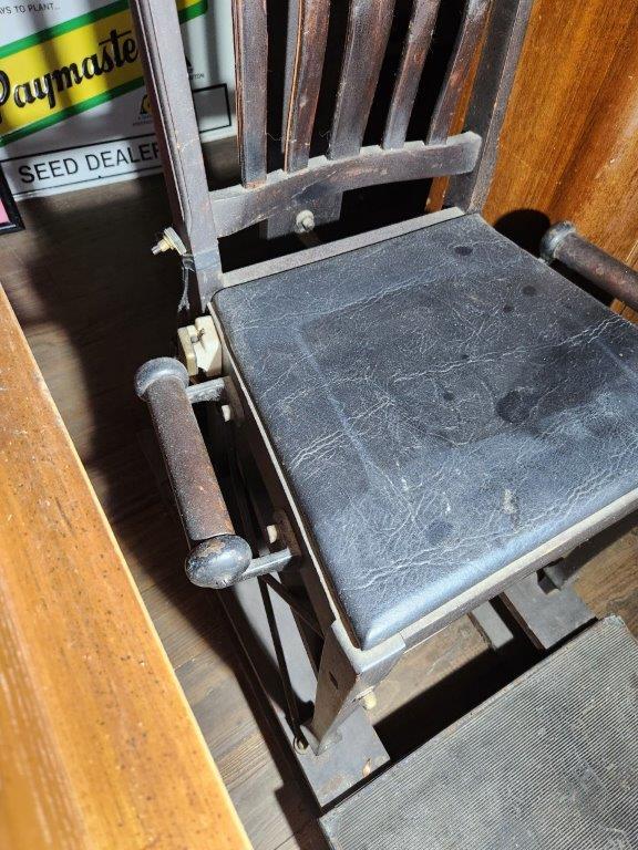 Battle Creek Vibratory Chair Manufactured by Sanitarium & Hospital Equipment Co