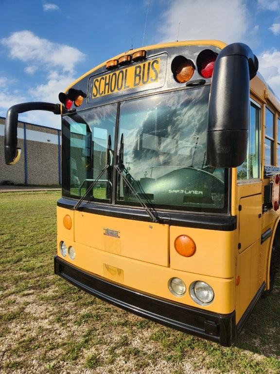 2006 Thomas 72 Pass. Bus, Miles 76,090, Bus# 128 VIN 677203