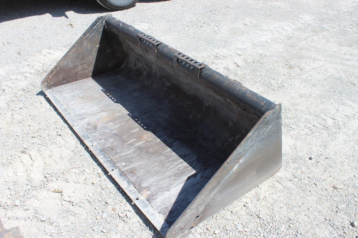 Skid Steer Bobcat smooth bar bucket
