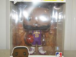 N I B Pop Basketball Lebron James Vinyl Figure