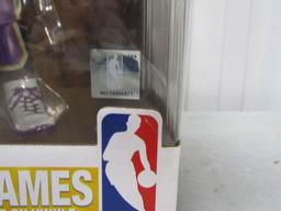 N I B Pop Basketball Lebron James Vinyl Figure