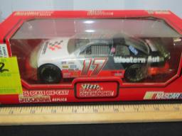 N I B Vtg 1995 Darrell Waltrip #17 Western Auto Diecast Race Car