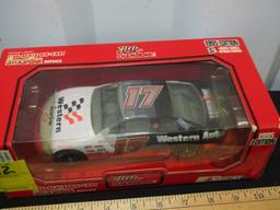 N I B Vtg 1995 Darrell Waltrip #17 Western Auto Diecast Race Car