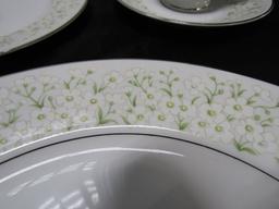 N I B Vtg Royal Song " Collage " Fine China Service For 8
