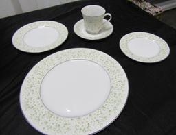 N I B Vtg Royal Song " Collage " Fine China Service For 8