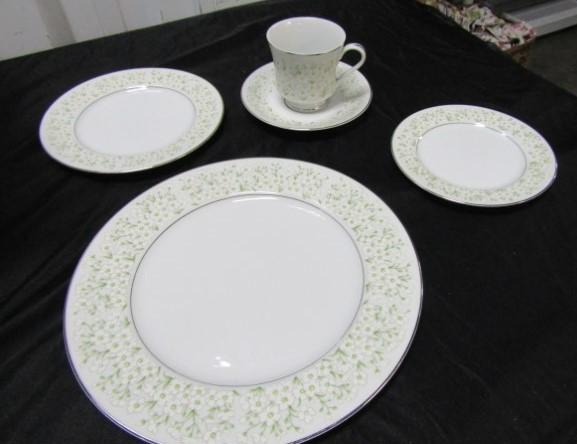 N I B Vtg Royal Song " Collage " Fine China Service For 8
