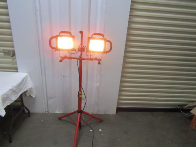 Craftsman 1000 Watt Double Work Light On Steel Stand  (LOCAL PICK UP ONLY)
