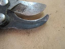 Gently Used Corona F L 3470 Loppers W/ Extended Handles  (Local Pick Up Only )