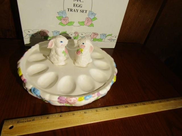 N I B 3 Piece Ceramic Easter Themed Egg Tray Set