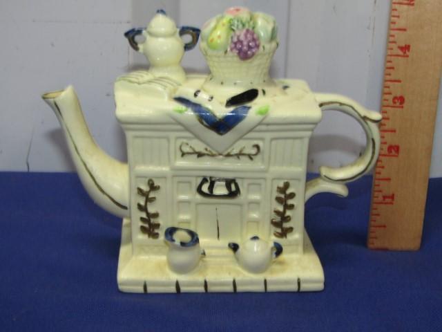 2 Ceramic Teapots