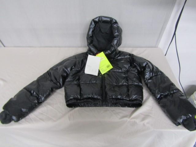 1 New Child's Short Puffer Jacket W/ Hood Size S (6/7)