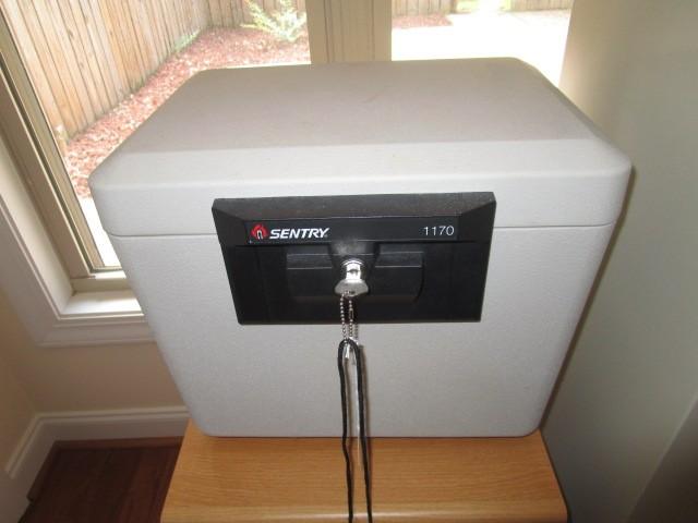 Grey Sentry 1170 Safe No.AM-928455 w/ Key