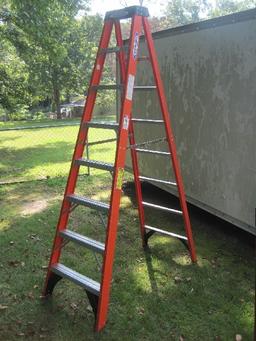 Werner Fiberglass 8' Ladder Max Reach 12' Highest Standing Level 5' 9"