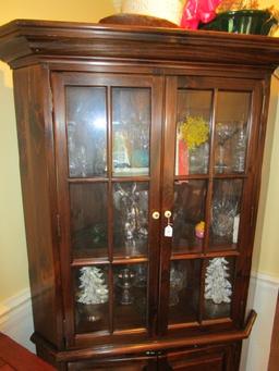 Dark Wood Corner Display Cabinet w/ 2-Over-2 Hutch Doors, 2 w/ Square Glass Cut Pattern