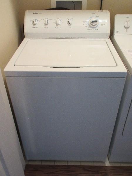 White Kenmore 800 Series Heavy Duty King Size Capacity Quiet Pak II Washing Machine