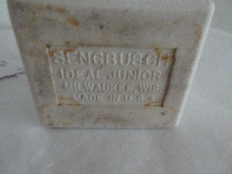Semi-Porcelain Sengbusch Ideal Junior Stamp Moistener
