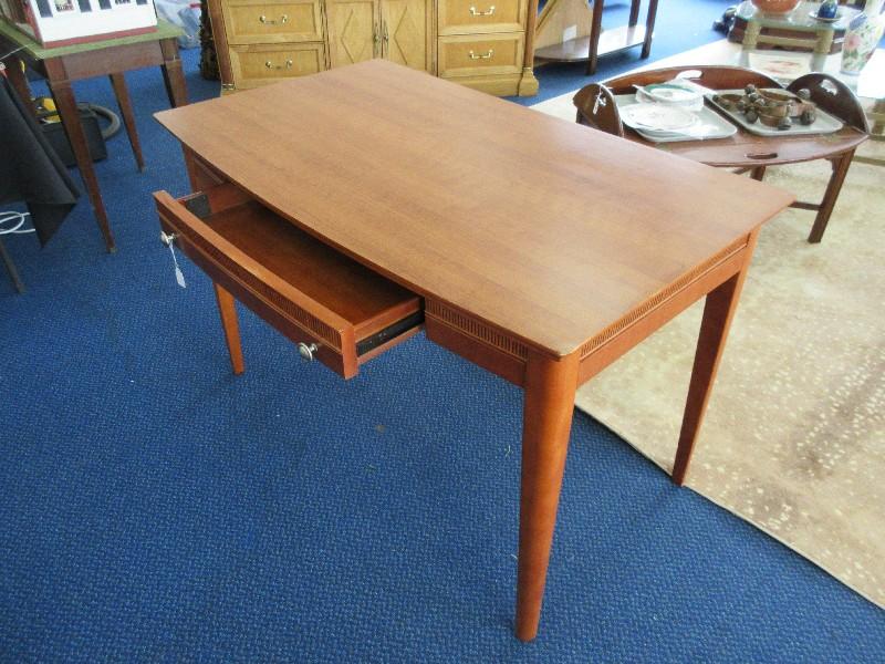 Home Meridian International Contemporary Bow Front Single Drawer Desk