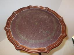 Bombay Co. Pie Crust Mahogany Pedestal Accent Table w/ Simulated Leather Top