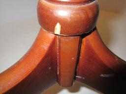 Bombay Co. Pie Crust Mahogany Pedestal Accent Table w/ Simulated Leather Top