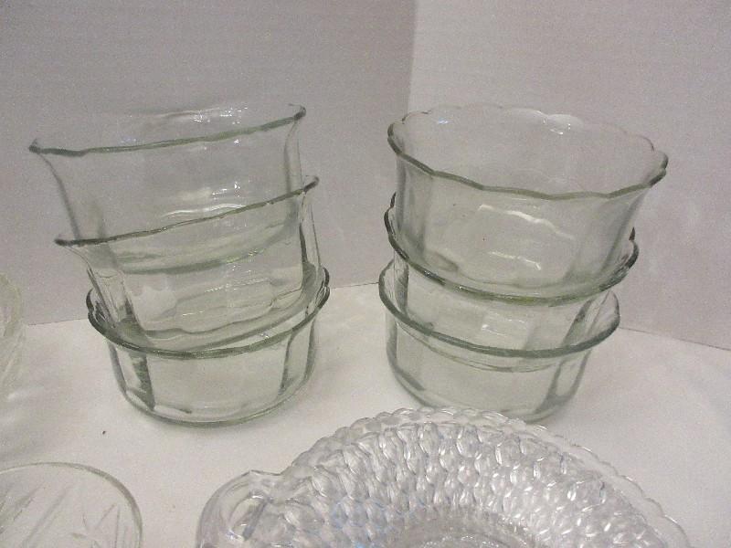 Lot - Pressed Glass Medallion Cameo Pattern Bowls, Prescut Pattern Bowls