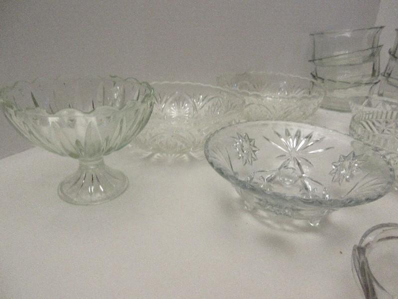 Lot - Pressed Glass Medallion Cameo Pattern Bowls, Prescut Pattern Bowls