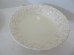 4 pieces - Metlox-Poppytrail Antique Grape White Pattern Embossed Grape Design