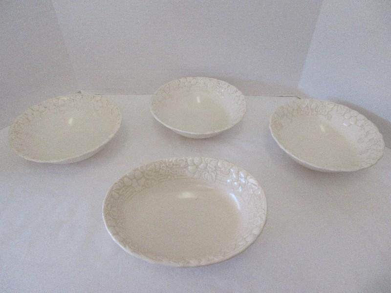 4 pieces - Metlox-Poppytrail Antique Grape White Pattern Embossed Grape Design