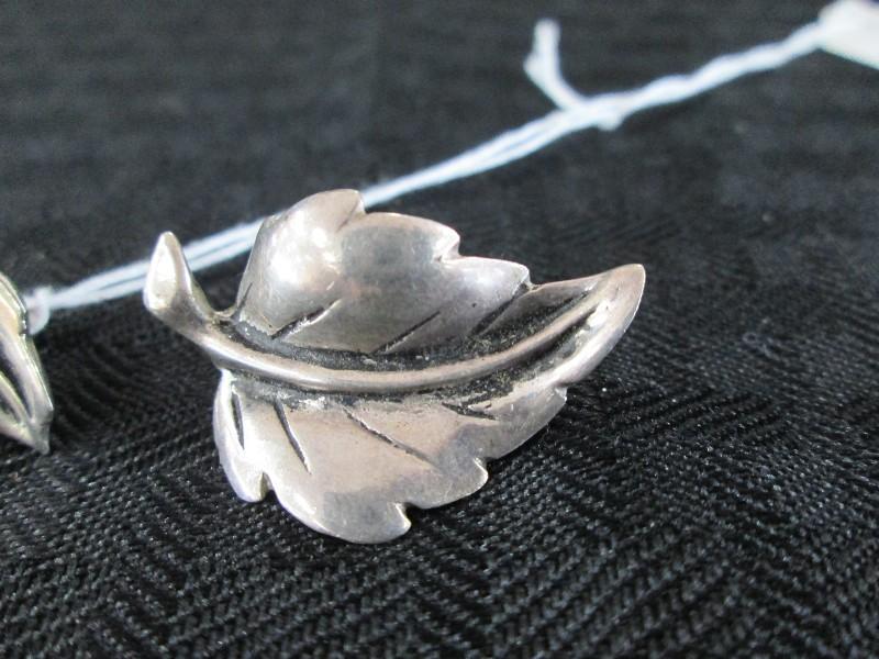 Pair - Leaf Design Snap-Back Earrings