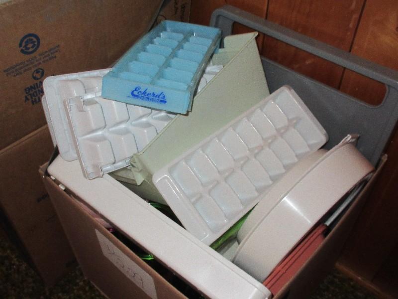 Super Plasticware Lot - Tupperware Cake/Pie Divided, Ice Trays Eckerds, Trays, Etc.