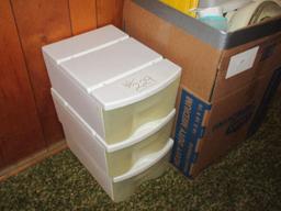 Super Plasticware Lot - Tupperware Cake/Pie Divided, Ice Trays Eckerds, Trays, Etc.