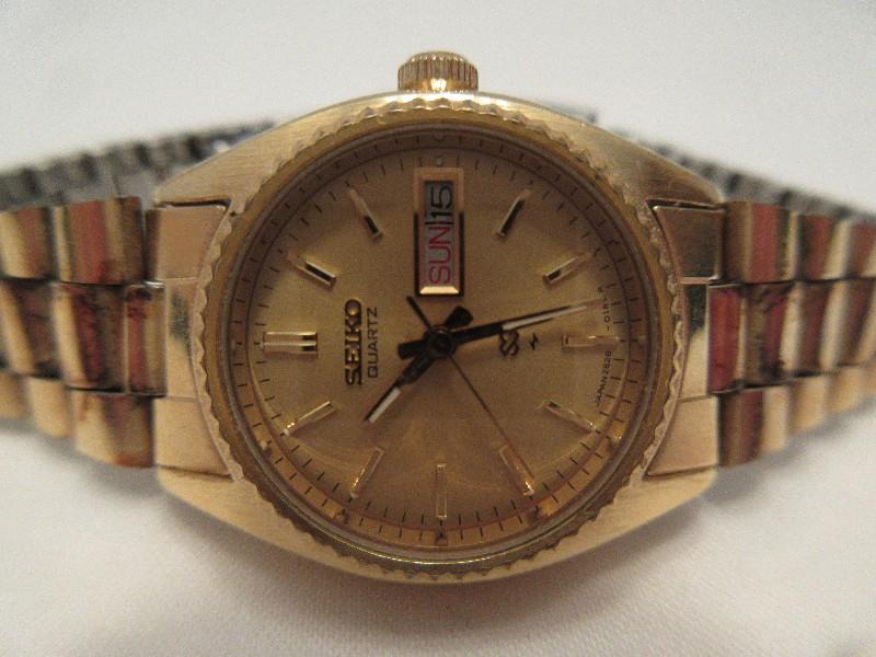 Seiko Quartz Ladies Wrist Watch w/ Date & Day Display Gold Tone