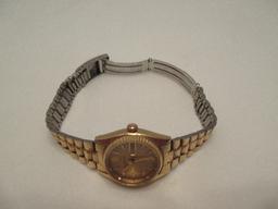 Seiko Quartz Ladies Wrist Watch w/ Date & Day Display Gold Tone